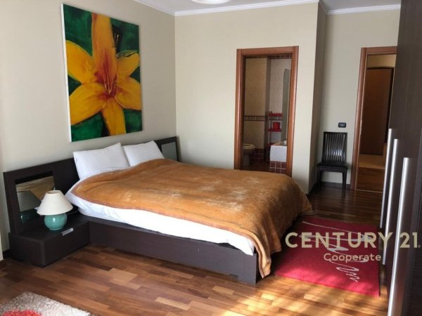Tirane, jepet me qera apartament 2+1+Ballkon Kati 10, 120 m² 1.500 € (RTSH)