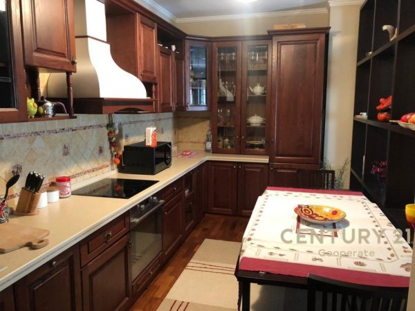 Tirane, jepet me qera apartament 2+1+Ballkon Kati 10, 120 m² 1.500 € (RTSH)