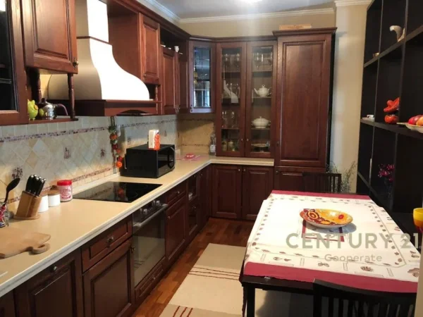 Tirane, jepet me qera apartament 2+1+Ballkon Kati 10, 120 m² 1.500 € (RTSH)