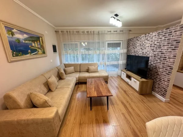 Tirane, jepet me qera apartament Dublex Kati 1, 120 m² 700 € (Rezidenca kodra e diellit 2)