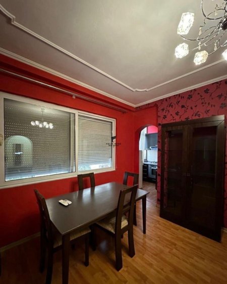 Tirane, jepet me qera apartament 1+1 Kati 4, 80 m² 500 € (PRANE SQUARE 21)