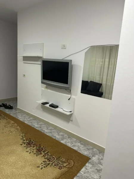 Tirane, jepet me qera apartament 1+1 Kati 0, 65 m² 350 € (Rr hamfi sulcebe)