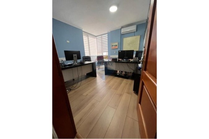 Tirane, jepet me qera zyre , 108 m² 1.500 € 