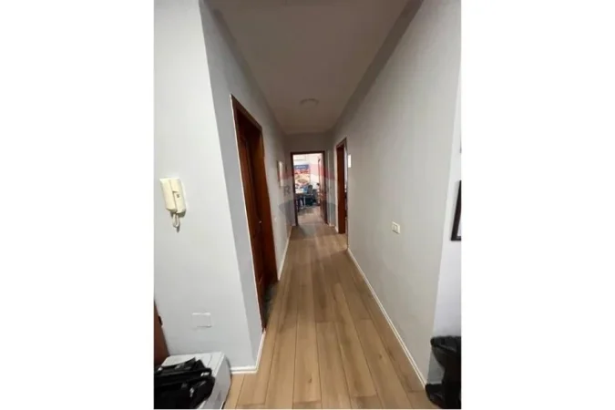 Tirane, jepet me qera zyre , 108 m² 1.500 € 