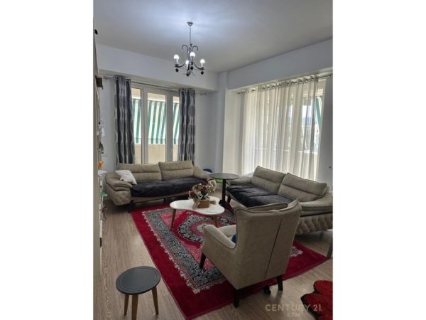 Tirane, jepet me qera apartament 2+1 Kati 2, 80 m² 700 € (Sheshi Skenderbej)