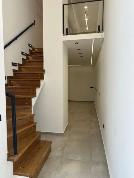 Shitet dyqan tek Ali Demi