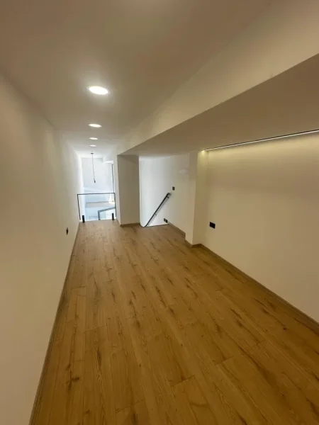 Shitet dyqan tek Ali Demi