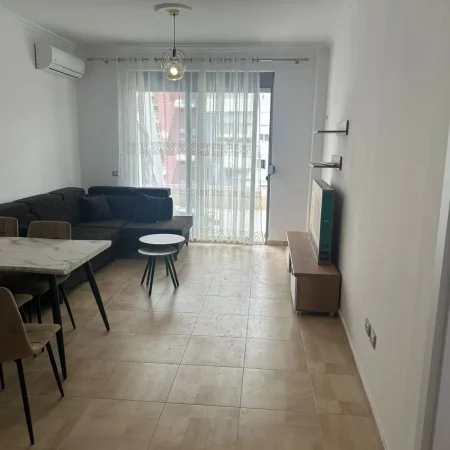 Tirane, jepet me qera apartament 2+1 Kati 3, 165 m² 750 € (ish venu)