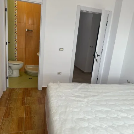 Tirane, jepet me qera apartament 2+1 Kati 3, 165 m² 750 € (ish venu)