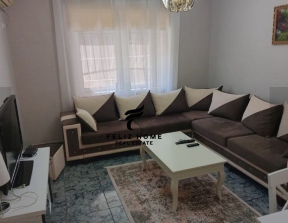 Tirane, jepet me qera apartament 1+1 Kati 1, 80 m² 600 € (PAZARI I RI)