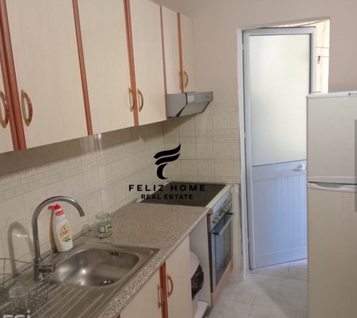 Tirane, jepet me qera apartament 1+1 Kati 1, 80 m² 600 € (PAZARI I RI)