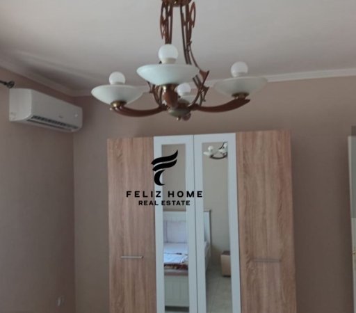 Tirane, jepet me qera apartament 1+1 Kati 1, 80 m² 600 € (PAZARI I RI)