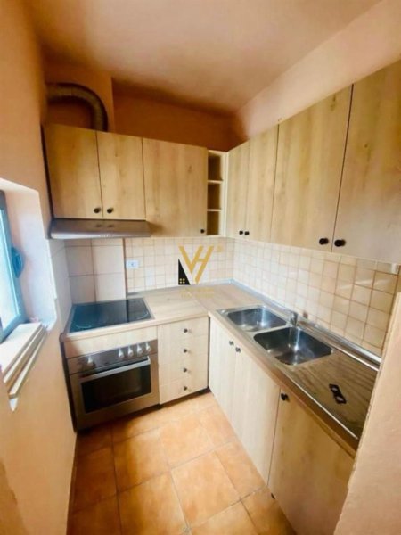 Tirane, jepet me qera apartament 2+1+Ballkon Kati 9, 80 m² 500 € (KOMUNA E PARISIT)