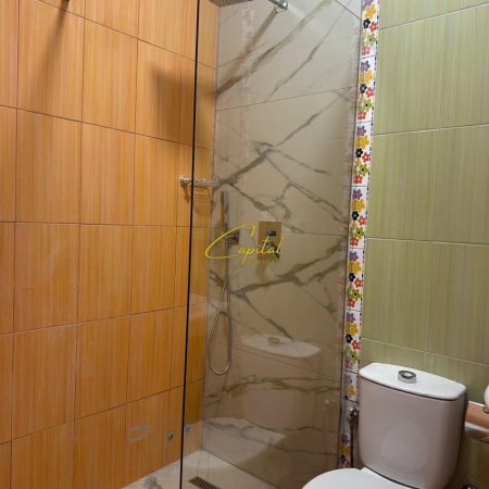Tirane, jepet me qera apartament 3+1 Kati 3, 95 m² 700 € (XHAMLLIKU)