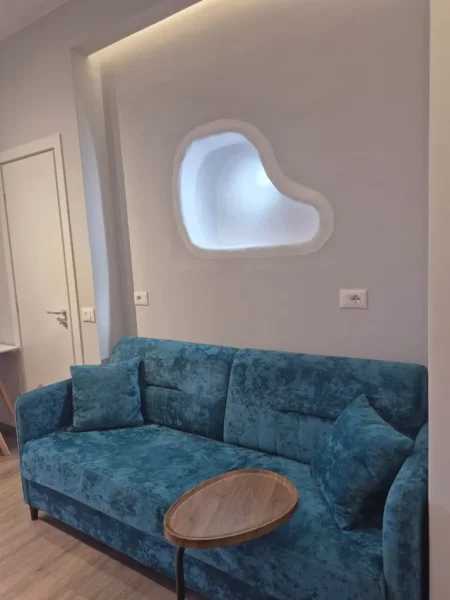 Tirane, jepet me qera apartament 1+1 Kati 8, 40 m² 500 € (Pran 21 Dhjetorit)