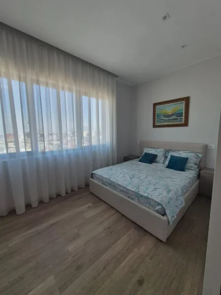 Tirane, jepet me qera apartament 1+1 Kati 8, 40 m² 500 € (Pran 21 Dhjetorit)