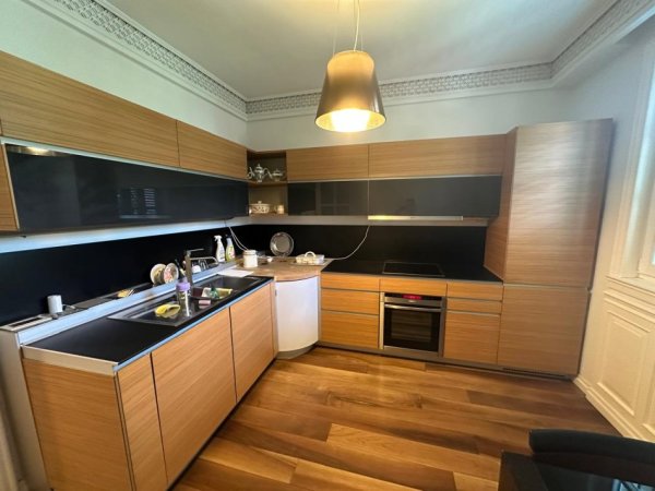 Tirane, jepet me qera apartament 1+1+Ambient gatimi, Kati 2, 75 m² 700 € (Pazari i Ri)