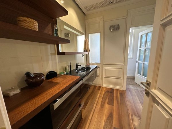 Tirane, jepet me qera apartament 1+1+Ambient gatimi, Kati 2, 75 m² 700 € (Pazari i Ri)
