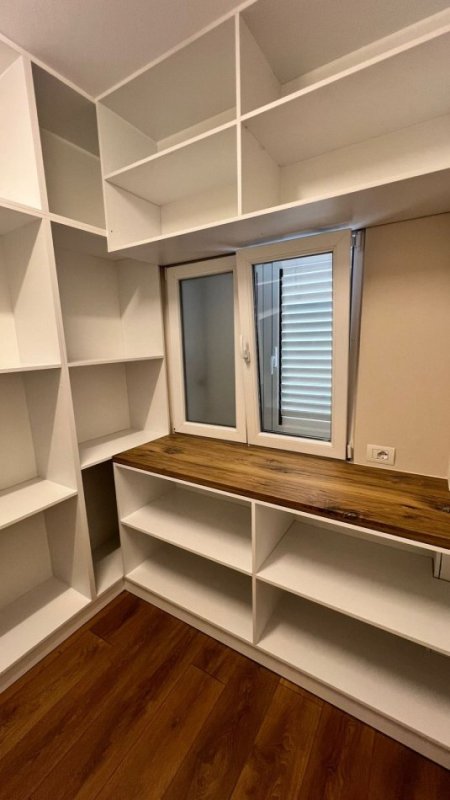 Tirane, jepet me qera apartament 2+1 , 550 €
