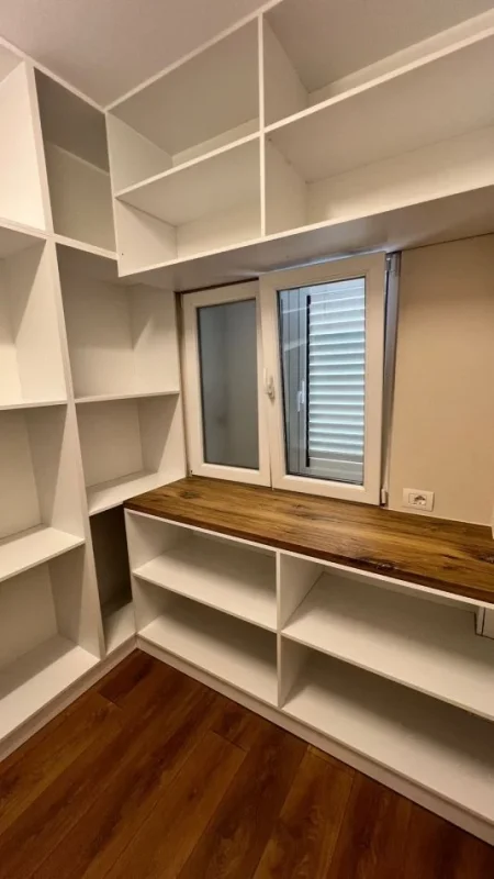 Tirane, jepet me qera apartament 2+1 , 550 €