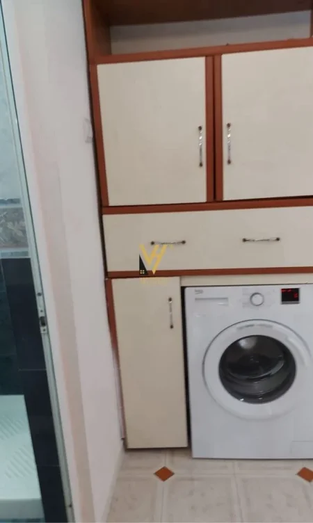 Tirane, jepet me qera apartament 2+1+Ballkon Kati 0, 97 m² 650 € (SHALLVARET)