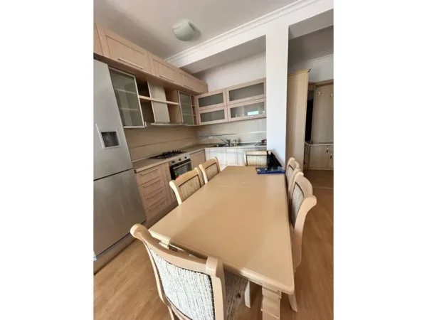 Tirane, jepet me qera apartament 2+1 Kati 6, 95 m² 480 € (Fresku)