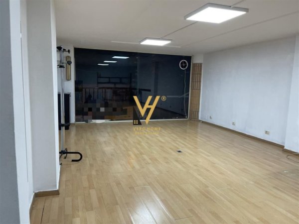 Tirane, jepet me qera ambjent biznesi Kati 1, 62 m² 400 € (SELVIA)