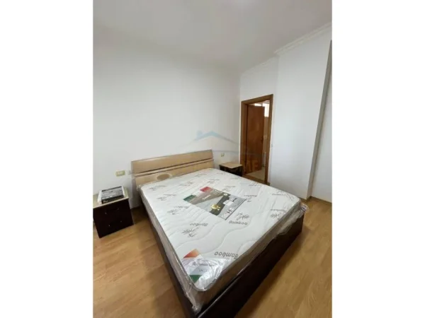 Tirane, jepet me qera apartament 2+1 Kati 6, 95 m² 480 € (Fresku)