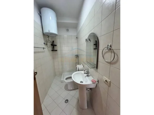 Tirane, jepet me qera apartament 2+1 Kati 6, 95 m² 480 € (Fresku)