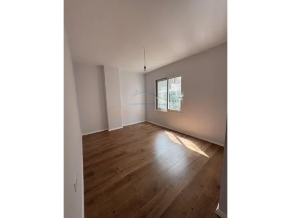 Tirane, shitet apartament 2+1 Kati 2, 91 m² 130.000 € (Fresku)