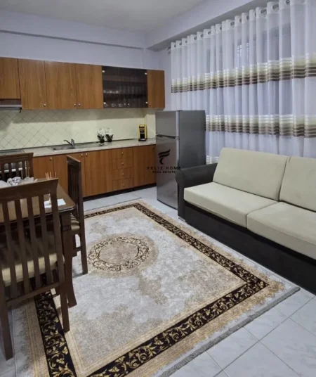 Tirane, jepet me qera apartament 2+1 Kati 1, 75 m² 700 € (VASIL SHANTO)