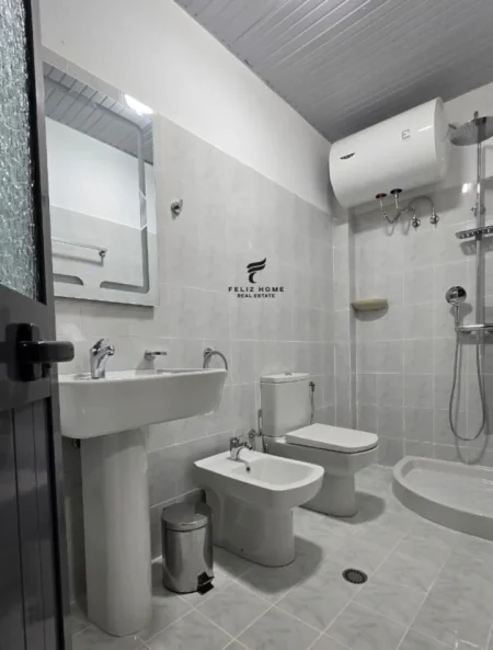 Tirane, jepet me qera apartament 2+1 Kati 1, 75 m² 700 € (VASIL SHANTO)