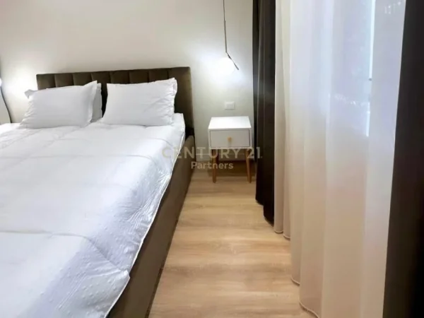 Tirane, shitet apartament 2+1 Kati 1, 93 m² 270.000 € (Qender)