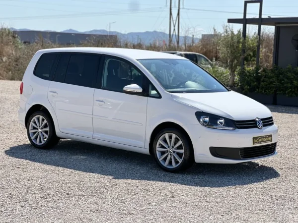 Durres, shitet makine VOLKSWAGEN TOURAN 2.0 Nafte, e bardhë automatik Klima 175 km