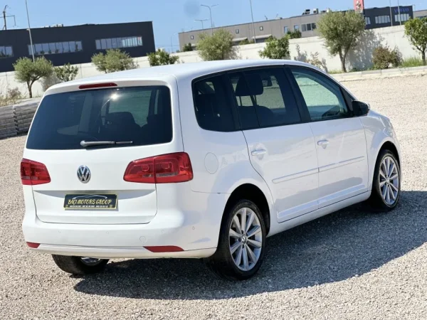 Durres, shitet makine VOLKSWAGEN TOURAN 2.0 Nafte, e bardhë automatik Klima 175 km