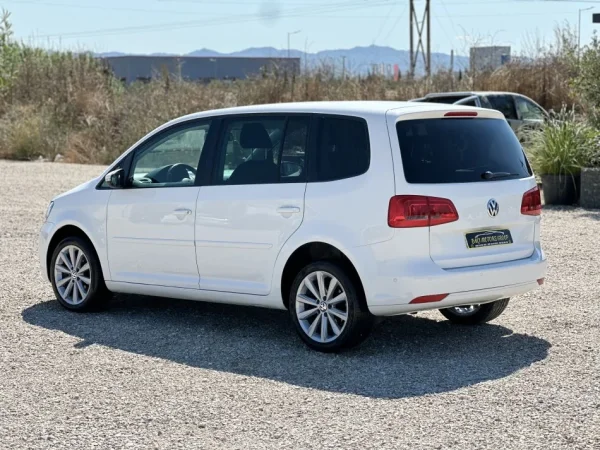 Durres, shitet makine VOLKSWAGEN TOURAN 2.0 Nafte, e bardhë automatik Klima 175 km