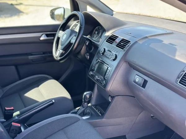 Durres, shitet makine VOLKSWAGEN TOURAN 2.0 Nafte, e bardhë automatik Klima 175 km