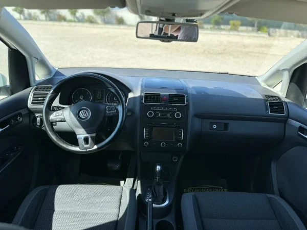 Durres, shitet makine VOLKSWAGEN TOURAN 2.0 Nafte, e bardhë automatik Klima 175 km