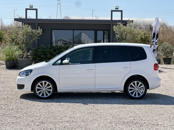 Durres, shitet makine VOLKSWAGEN TOURAN 2.0 Nafte, e bardhë automatik Klima 175 km