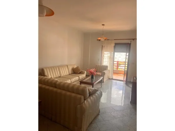 Tirane, jepet me qera apartament 2+1+Aneks+Ballkon Kati 9, 600 € (Rr.e Kavajes)