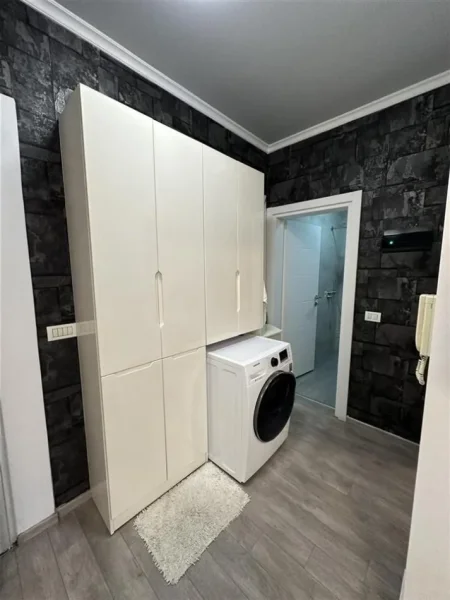 Tirane, jepet me qera apartament 1+1+Ballkon Kati 2, 70 m² 550 € (BRRYLI)