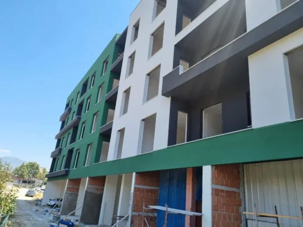 Tirane, shitet apartament 1+1+Aneks+Ballkon Kati 3, 69 m² 58.800 € (Kamez)