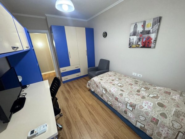 Tirane, jepet me qera apartament 2+1 Kati 1, 120 m² 700 € 