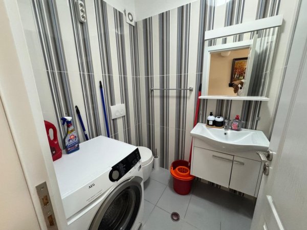 Tirane, jepet me qera apartament 2+1 Kati 1, 120 m² 700 € 