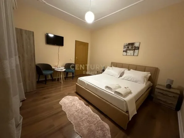 Tirane, jepet me qera apartament 3+1+Aneks+Ballkon Kati 2, 169 m² 750 € (Fusha Aviacionit)