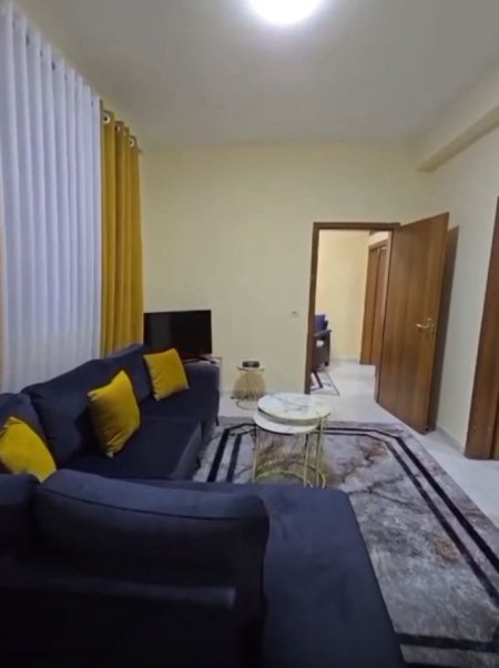 Tirane, jepet me qera shtepi 2+1 Kati 1, 75 m² 750 € (Vasil Shanto)