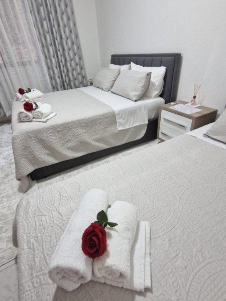 Tirane, jepet me qera shtepi 2+1 Kati 1, 75 m² 750 € (Vasil Shanto)