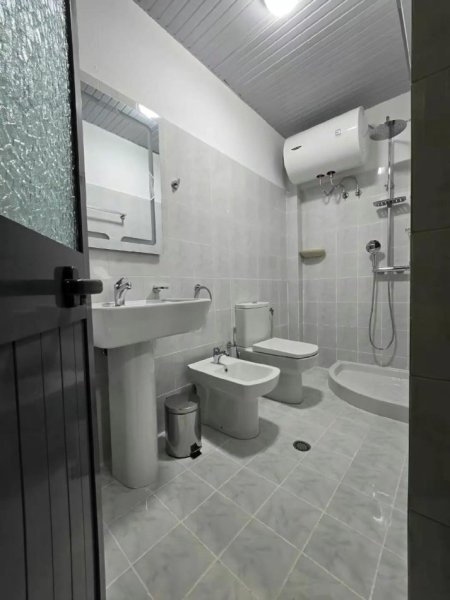 Tirane, jepet me qera shtepi 2+1 Kati 1, 75 m² 750 € (Vasil Shanto)