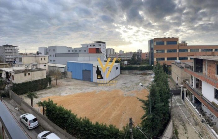 Durres, jepet me qera magazine Kati 0, 1.400 m² 1.000 € (SHKOZET)