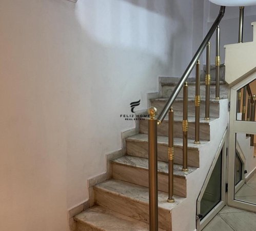 Tirane, jepet me qera dyqan Kati 1, 62 m² 400 € (SELVIA)